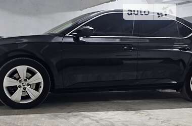 Лифтбек Skoda Superb 2018 в 