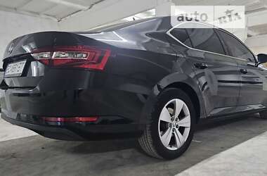 Лифтбек Skoda Superb 2018 в 