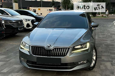 Лифтбек Skoda Superb 2015 в Киеве