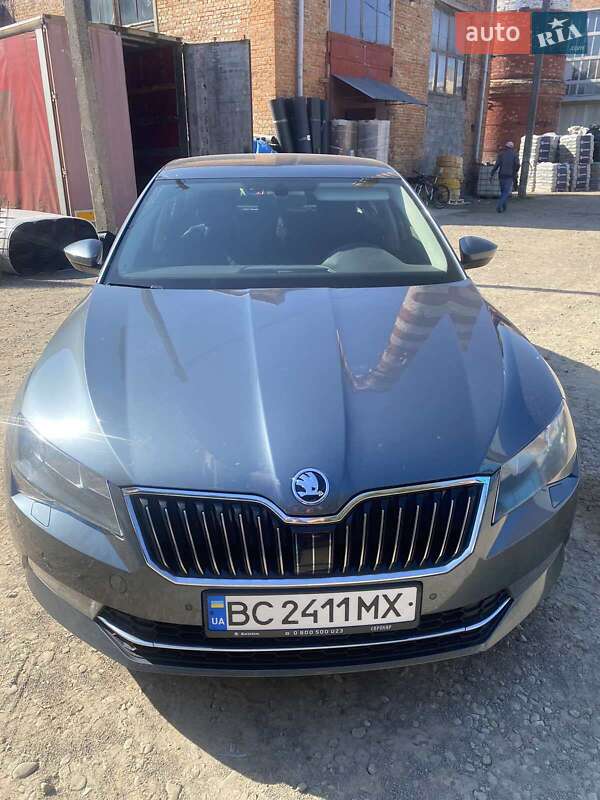 Лифтбек Skoda Superb 2015 в Львове