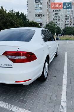 Лифтбек Skoda Superb 2013 в 