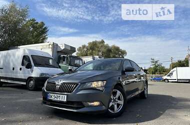 Лифтбек Skoda Superb 2016 в Киеве