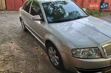 Лифтбек Skoda Superb 2004 в 