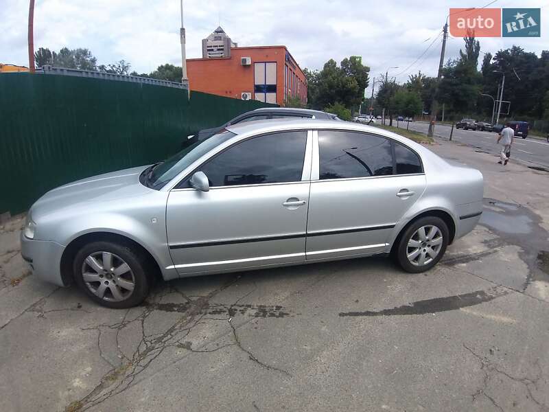 Лифтбек Skoda Superb 2004 в Киеве