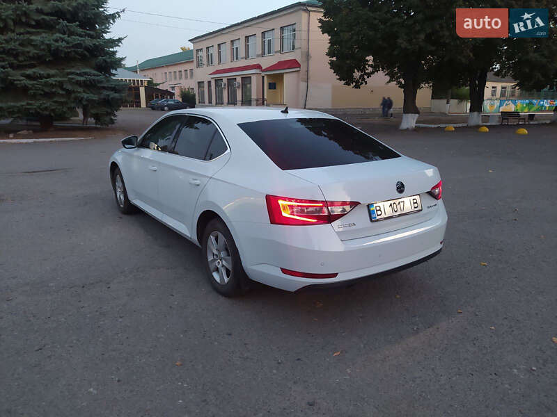 Лифтбек Skoda Superb 2017 в Карловке