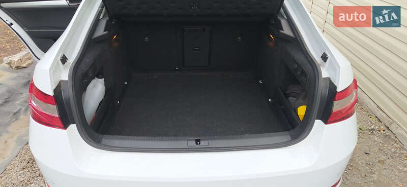 Лифтбек Skoda Superb 2017 в Карловке