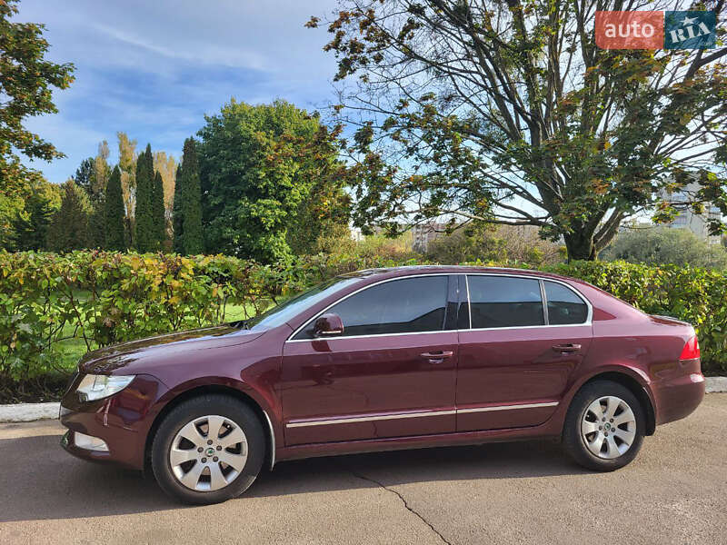 Лифтбек Skoda Superb 2012 в 