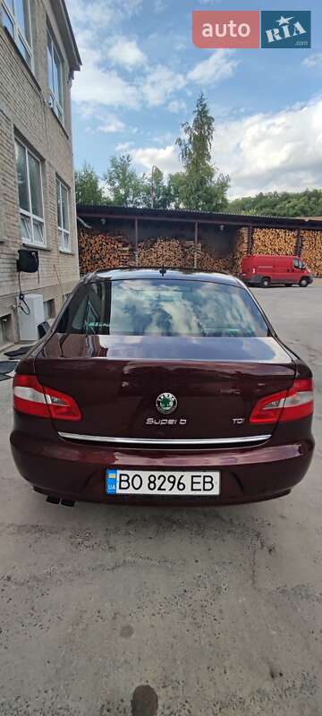 Лифтбек Skoda Superb 2010 в Бучаче
