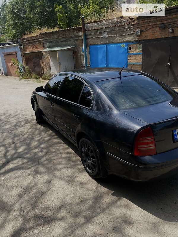 Лифтбек Skoda Superb 2004 в Кривом Роге