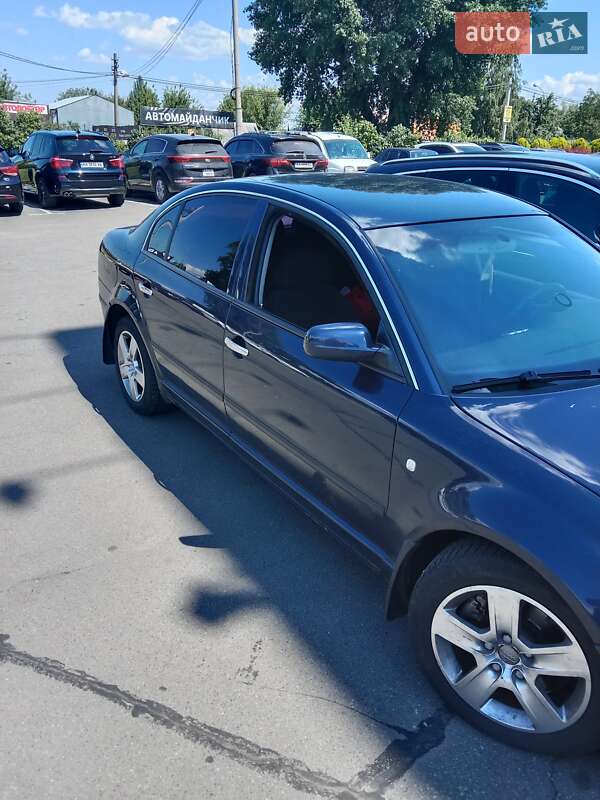 Лифтбек Skoda Superb 2003 в 