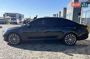 Лифтбек Skoda Superb 2016 в 