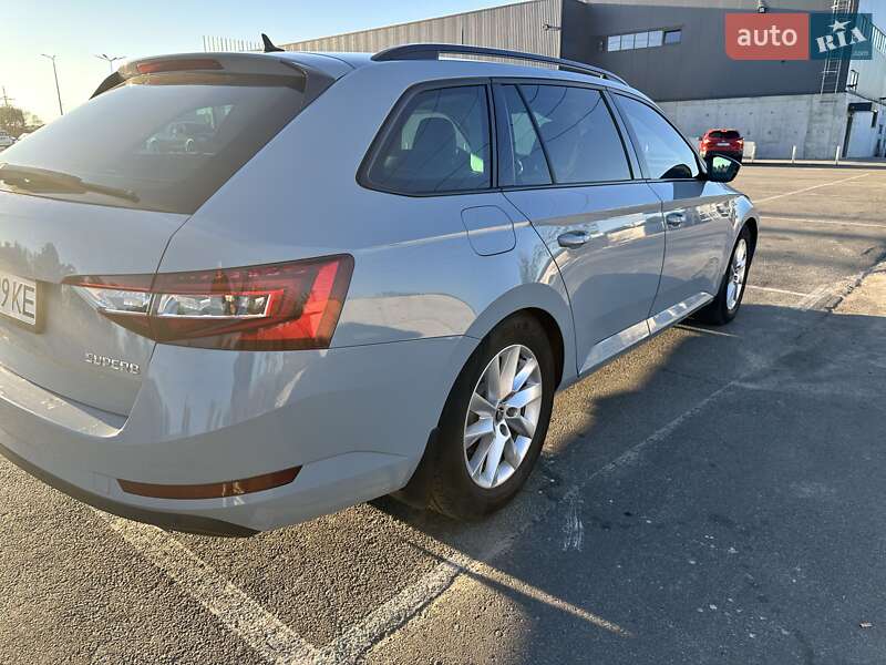 Универсал Skoda Superb 2017 в Ирпене