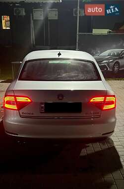 Лифтбек Skoda Superb 2015 в 