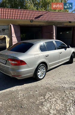 Лифтбек Skoda Superb 2013 в 