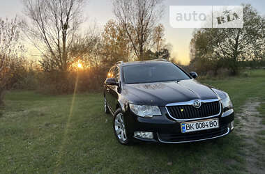 Универсал Skoda Superb 2010 в Ровно