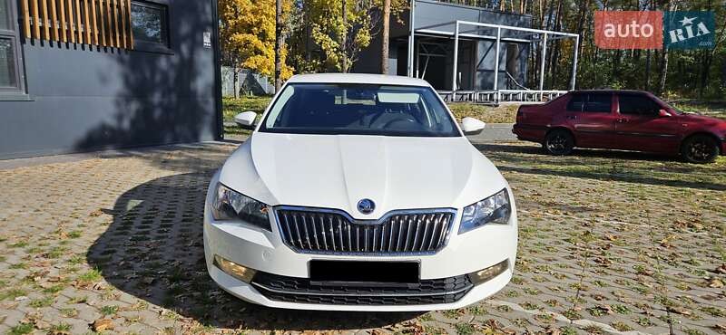 Лифтбек Skoda Superb 2016 в Киеве