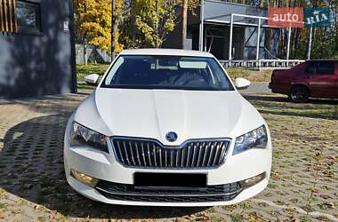 Лифтбек Skoda Superb 2016 в 