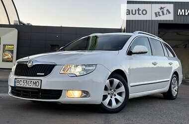 Універсал Skoda Superb 2011 в Дрогобичі