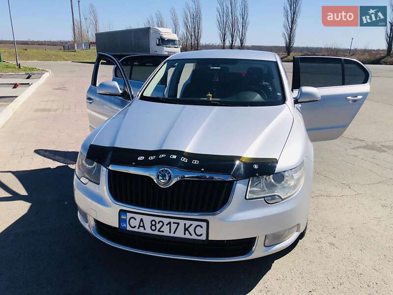 Лифтбек Skoda Superb 2011 в 