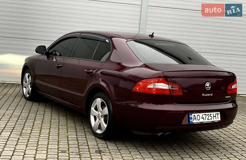 Лифтбек Skoda Superb 2012 в Мукачево