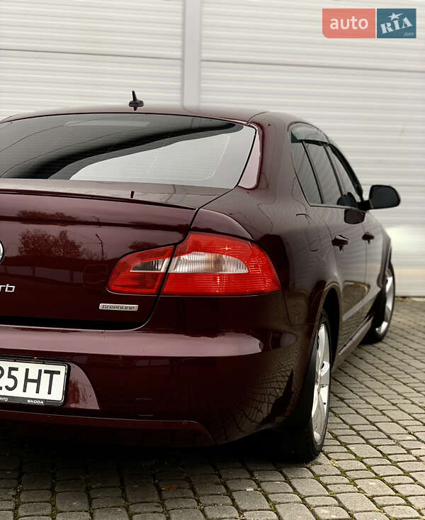 Лифтбек Skoda Superb 2012 в Мукачево