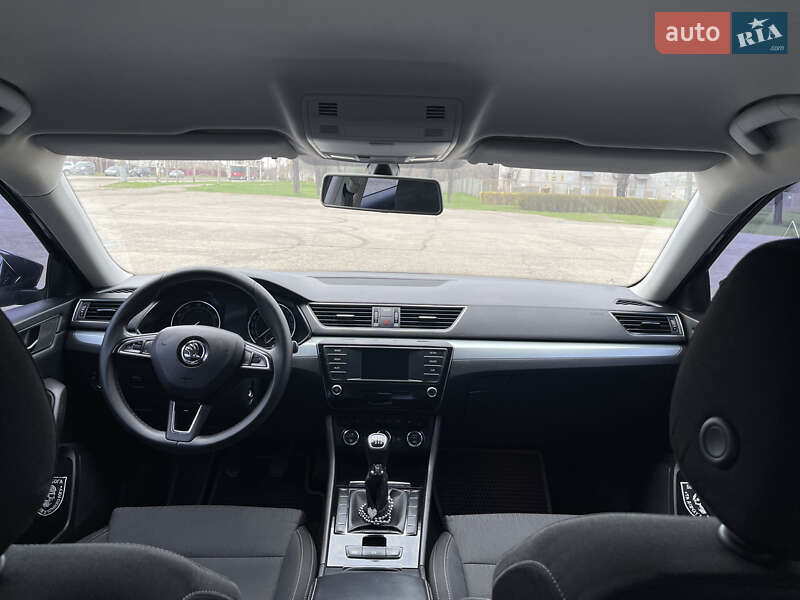 Лифтбек Skoda Superb 2016 в Кривом Роге