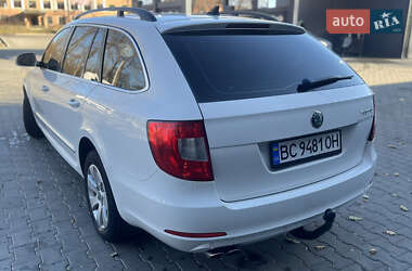 Універсал Skoda Superb 2011 в Дрогобичі