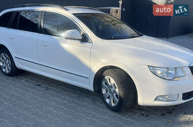 Універсал Skoda Superb 2011 в Дрогобичі