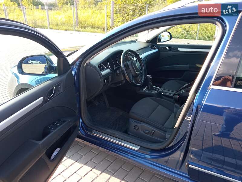 Универсал Skoda Superb 2011 в Дубно