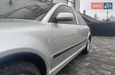 Ліфтбек Skoda Superb 2002 в Острозі