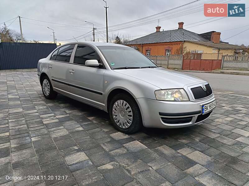 Ліфтбек Skoda Superb 2002 в Острозі