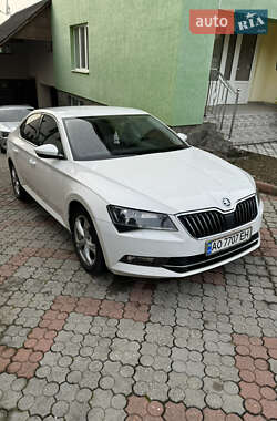 Лифтбек Skoda Superb 2015 в Ужгороде