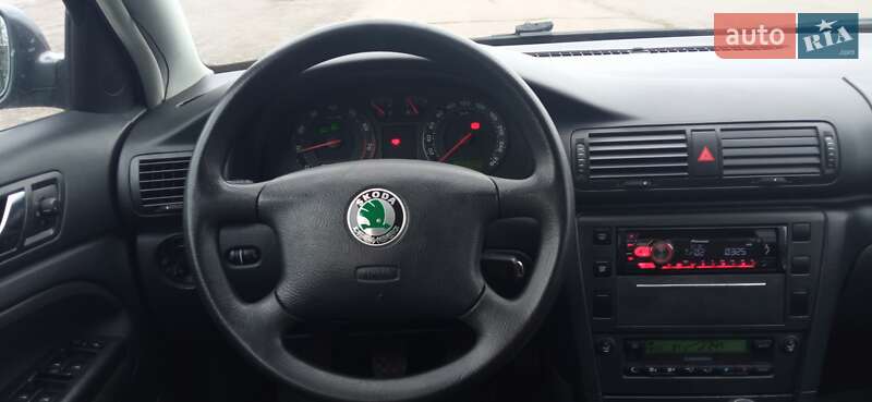 Лифтбек Skoda Superb 2002 в Ровно