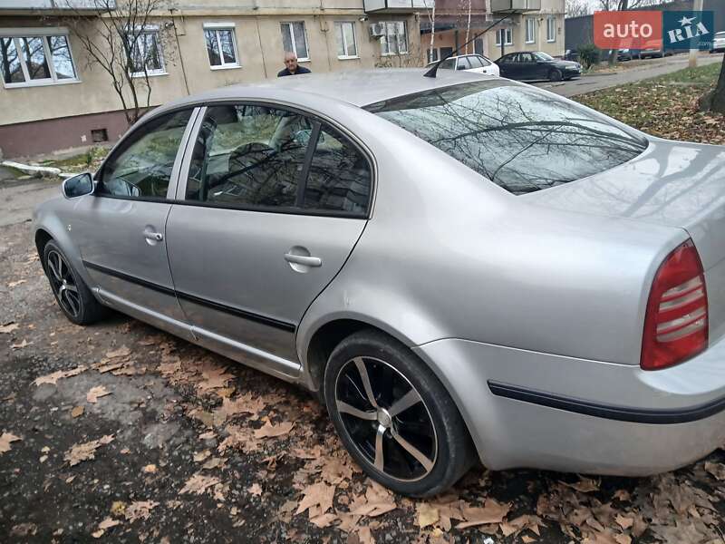 Лифтбек Skoda Superb 2004 в Мукачево