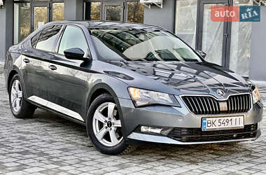 Ліфтбек Skoda Superb 2016 в Львові