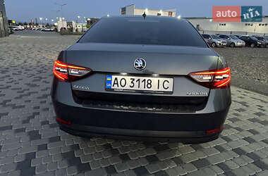 Лифтбек Skoda Superb 2016 в 