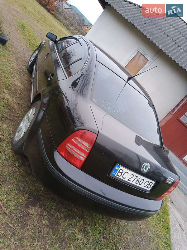 Ліфтбек Skoda Superb 2004 в Шептицькому