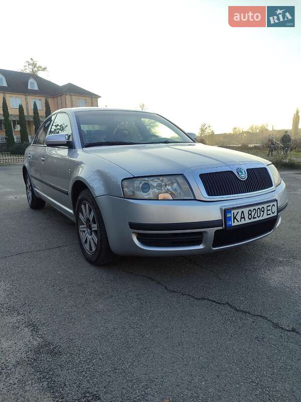 Лифтбек Skoda Superb 2003 в Калиновке