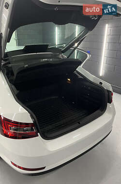 Лифтбек Skoda Superb 2016 в 