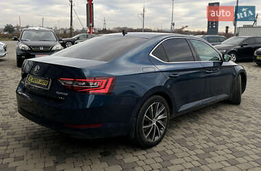 Лифтбек Skoda Superb 2016 в 