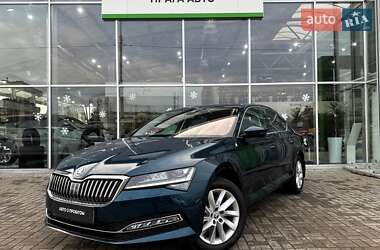 Лифтбек Skoda Superb 2023 в Киеве