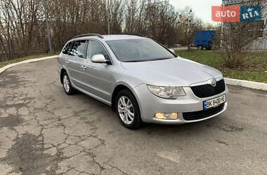 Універсал Skoda Superb 2012 в Рівному