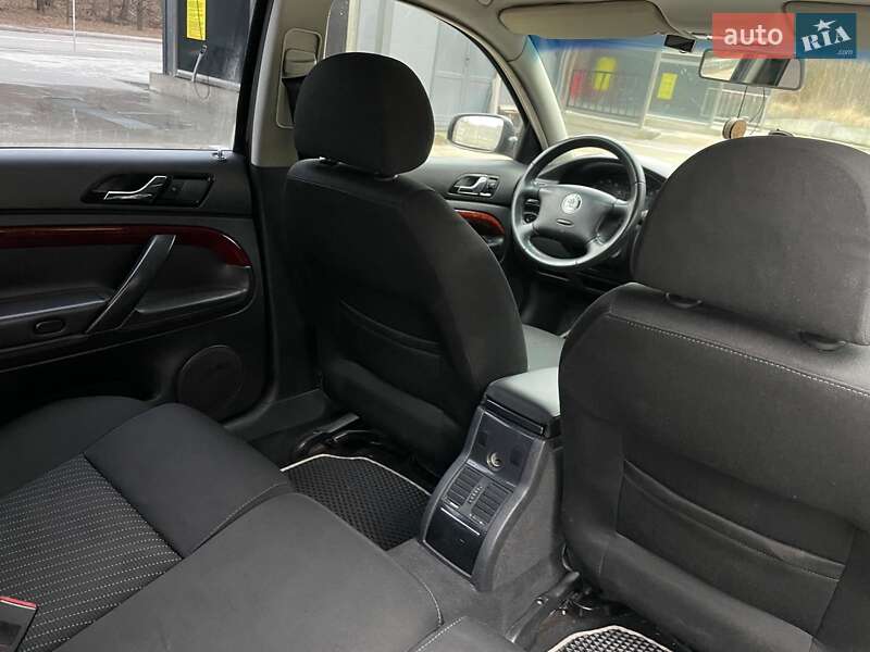 Ліфтбек Skoda Superb 2002 в Києві