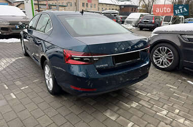 Лифтбек Skoda Superb 2022 в 