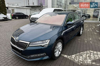 Лифтбек Skoda Superb 2022 в 