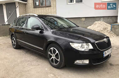 Універсал Skoda Superb 2011 в Здолбуніві