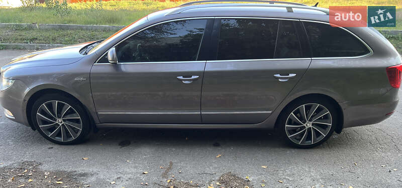 Універсал Skoda Superb 2012 в 