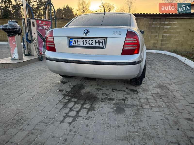 Лифтбек Skoda Superb 2005 в 
