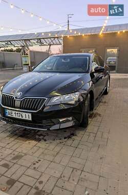 Лифтбек Skoda Superb 2016 в 