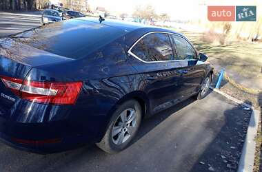 Лифтбек Skoda Superb 2016 в 